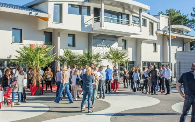 Cozy Mobile Home With Covered Terrace on a Luxury Campsite