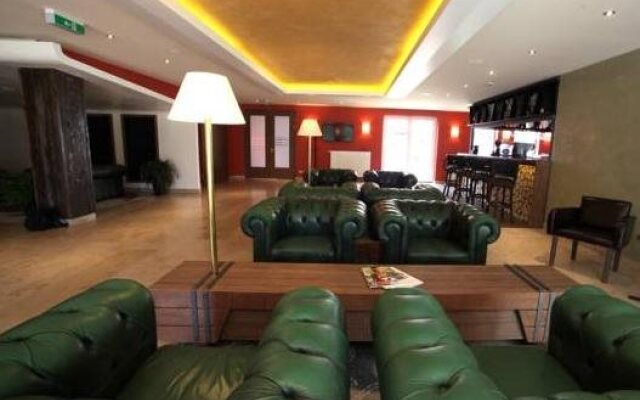 Old Lake Golf Hotel