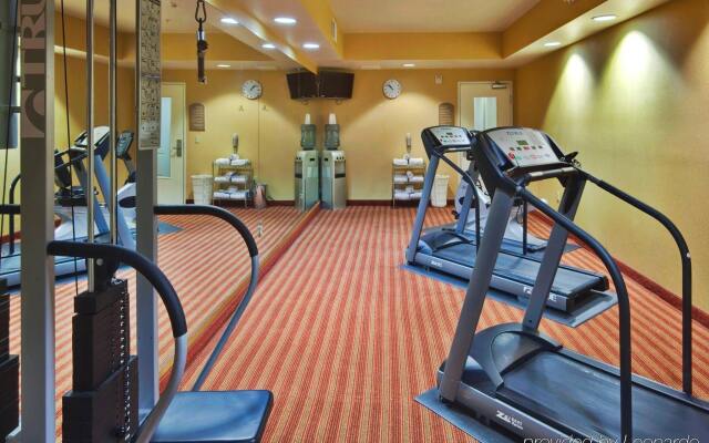Holiday Inn Express & Suites Corona by IHG