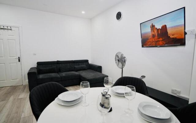 Luxury Apt Close To Ilford Station - Free Parking