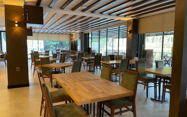 Savsat Karagol Hotel