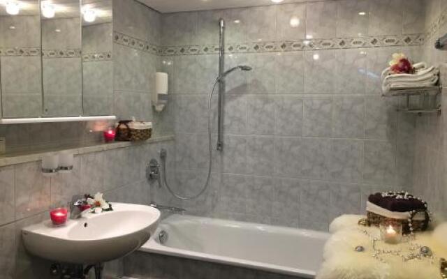 Golden Gapa River Luxury Apartment 16