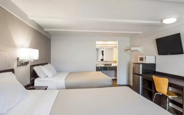 Rodeway Inn & Suites Fenton