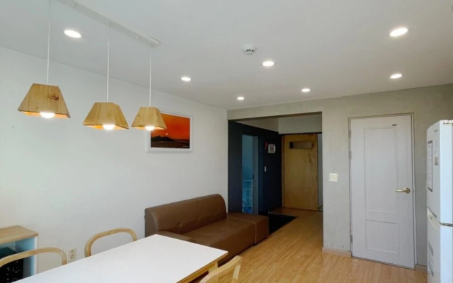 Suncheon Suncheon Pension 702 (1 minute walk from Suncheon Bay Wetland)