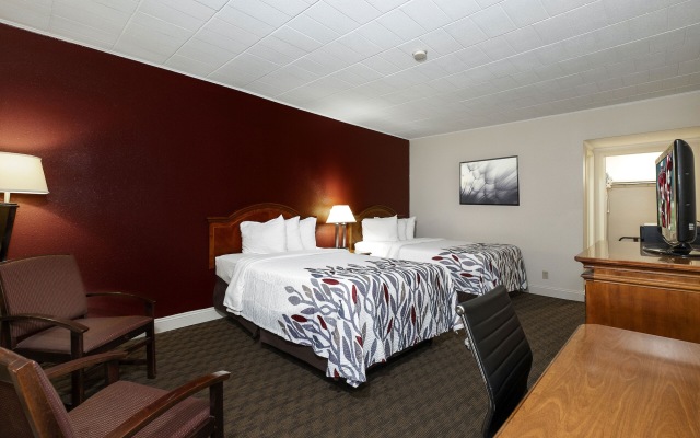 Red Roof Inn & Suites Hazleton