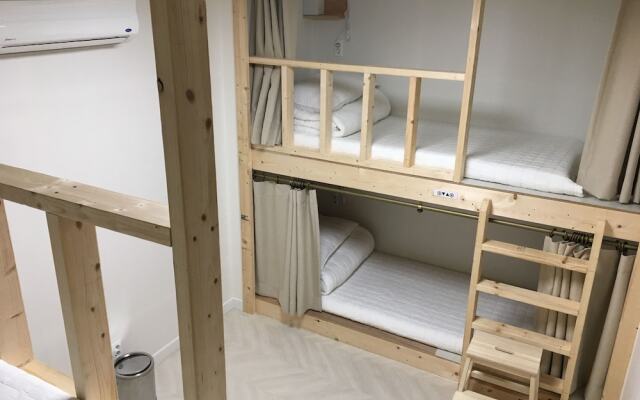 Hwadam Inn - Hostel