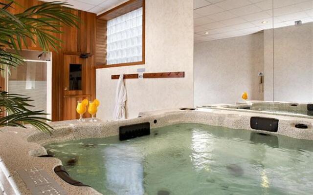 Four Points by Sheraton Toronto Lakeshore