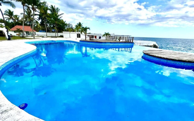 ON THE Caribbean SEA - Crystal Apartment