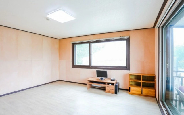 Yongin Byeolbaragi Pension