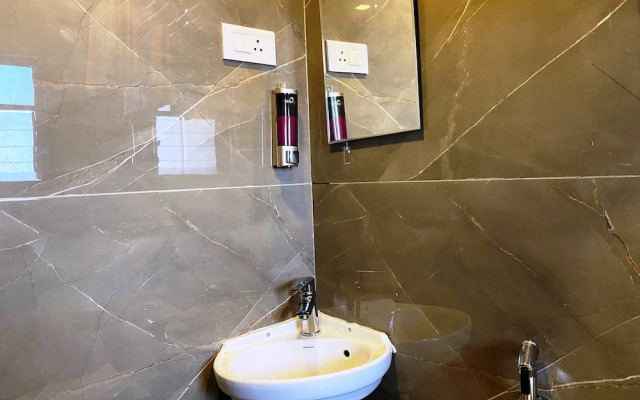 The Grand Sarovar Inn and Suites
