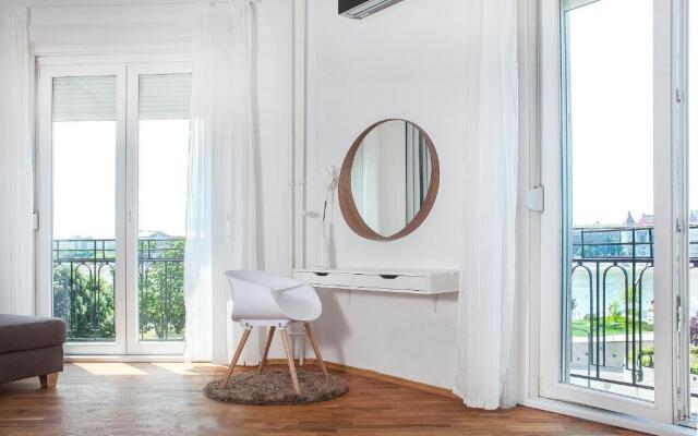 Riverside Panorama Apartment