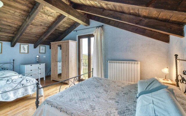 Stunning Home in Castelnuovo Calcea With Wifi and 7 Bedrooms