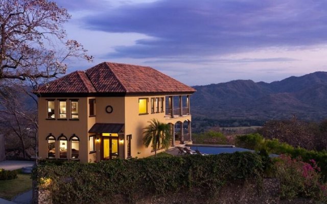 Playa Potrero Great Villa w Spectacular Sunsets - Villa de Oro