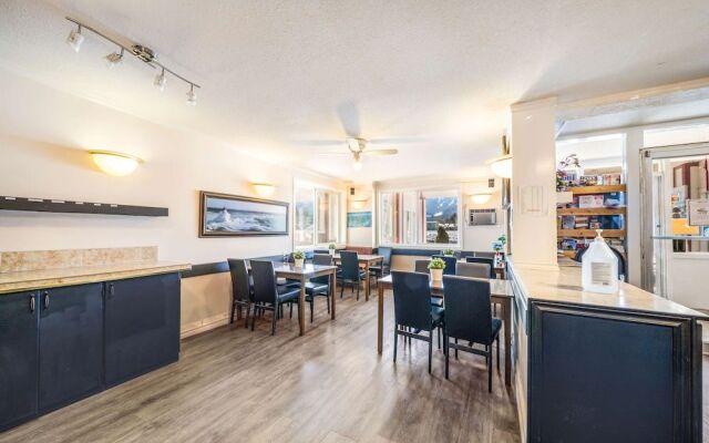 Revelstoke Gateway Inn