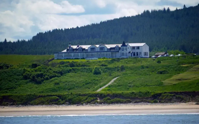 Cullen Bay Hotel