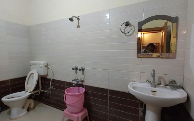 Goroomgo Moon Mallital Nainital