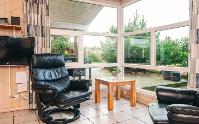 Secluded Holiday Home in Henne near Beach