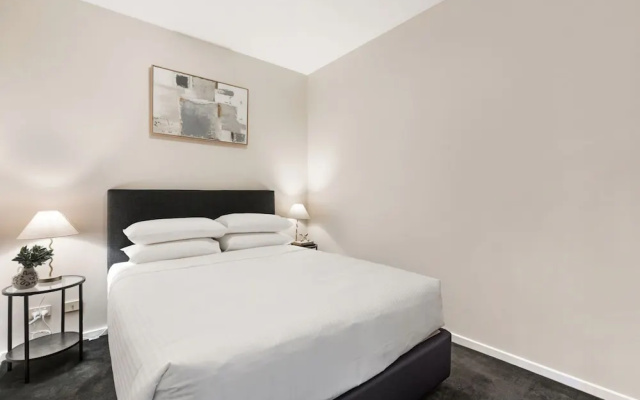 Impeccably Chic 2-bed With Views & Fab Amenities – Guest Rooms – Melbourne