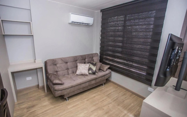 Studio com Cama e Sofá-Cama de Casal - ALL2011