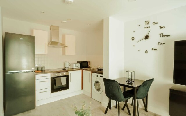 Chic 2 Bedroom Apartment Salford Quays, the Lowry