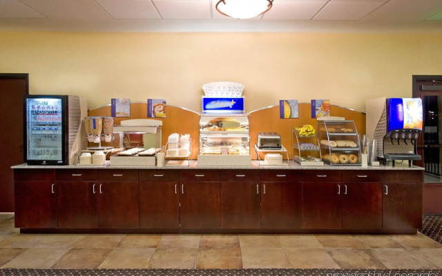 Holiday Inn Express & Suites Willcox by IHG