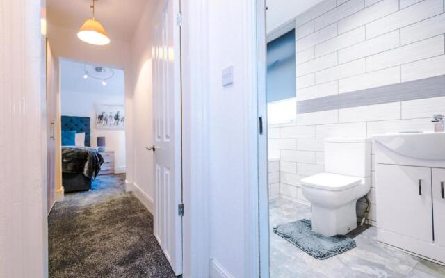 Rest&Recharge at Karma House (5-Bedroom, 8 beds, Free Parking)