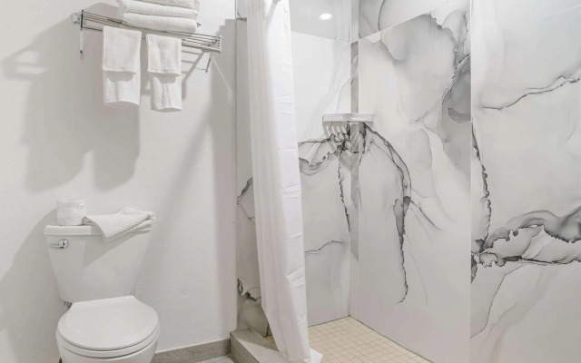 Econo Lodge Traverse City South