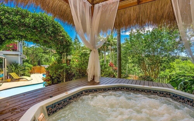 Funky Ocean Shores Getaway