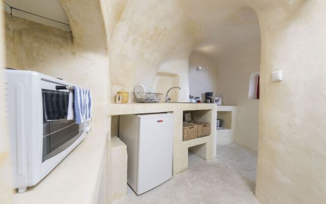White Cave Villa By Caldera Houses