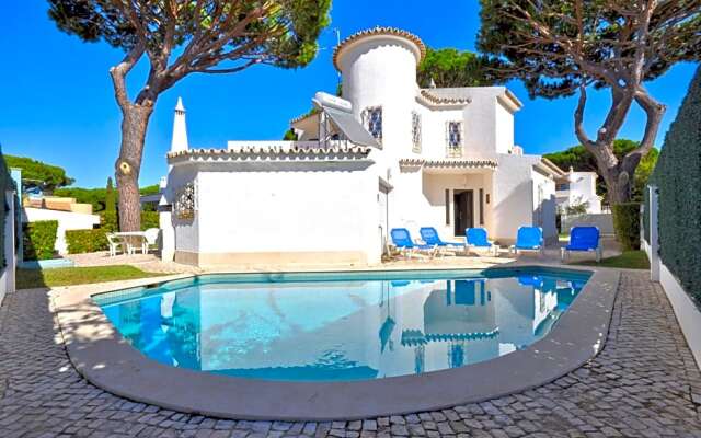 Private Pool Villa Walking Distance to Local Amenities