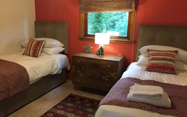 Hazel Lodge 26 with Hot Tub, Newton Stewart