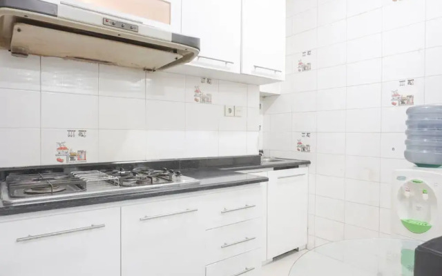 Fully Furnished And Comfy 2Br Apartment At Gajah Mada Mediterania