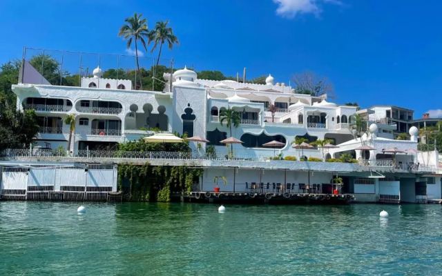 Marina Palace Teques