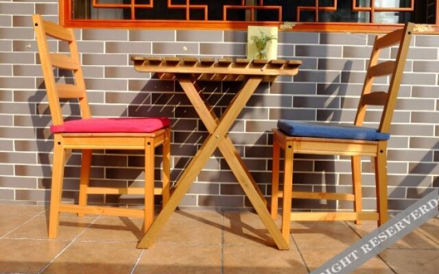 Nongyue Emei Shanju Hostel