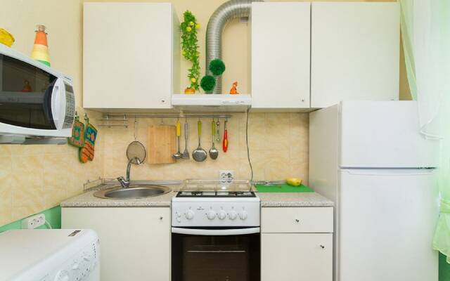 Etazhi Na Malysheva 4B Apartment