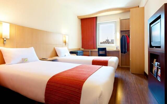 Ibis Anshan Shengli Square