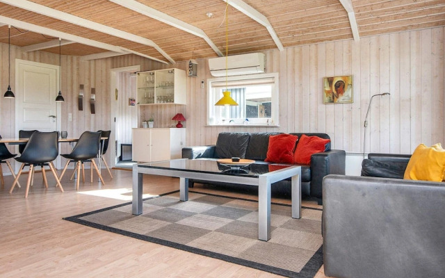 6 Person Holiday Home in Borkop