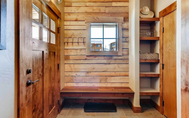 2 Blocks To Grand Lake: Updated Western Cabin! - фото 2