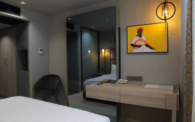 Pasaport Pier Hotel