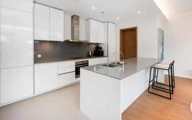 Bright Modern 1BR in City Walk