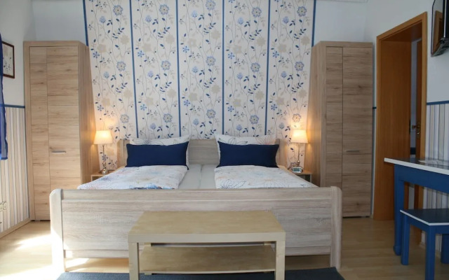 Ferienwohnungen & Gästezimmer Kachel