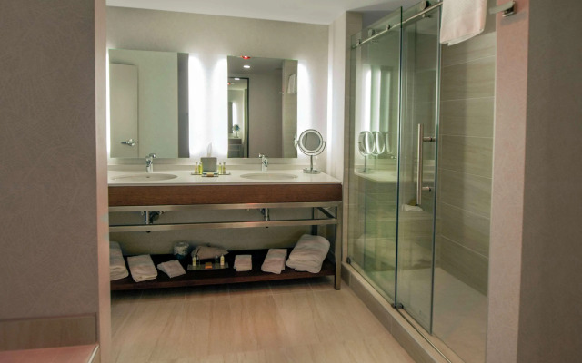 DoubleTree by Hilton Hotel Niagara Falls New York