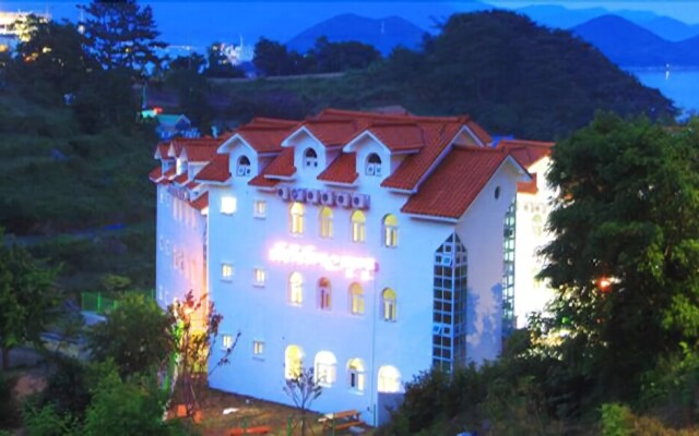 Tongyeong Paradise Pension