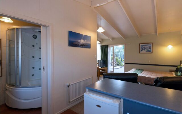 MALFROY motor lodge Rotorua - Accommodation and Mineral Pool