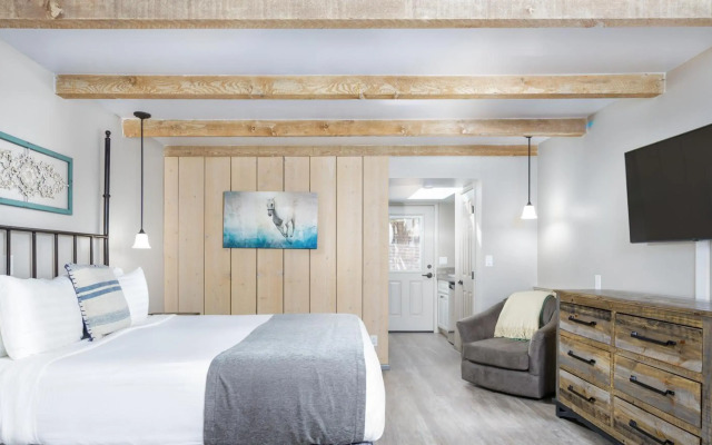 Sky Ranch Lodge