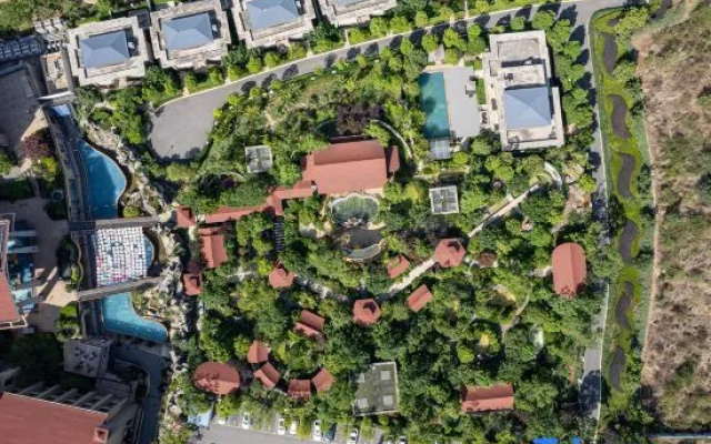 Golden Shining Gulf Hot Spring Resort Hotel