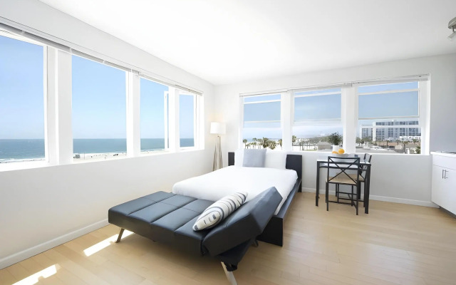 Air Venice on the Beach