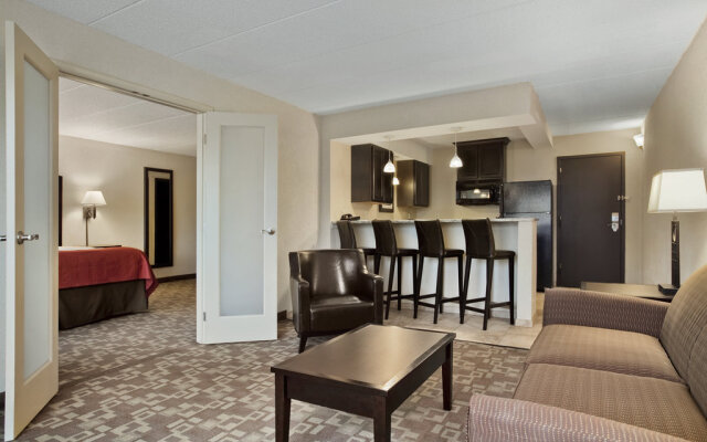 Holiday Inn Hotel & Suites Charleston West, an IHG Hotel