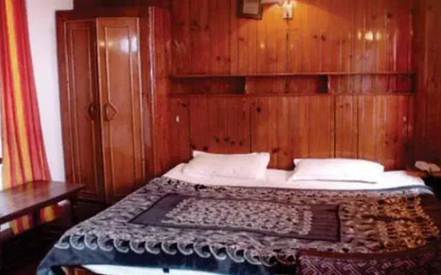Hotel Woodland