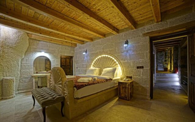 Zeus Cave Suites